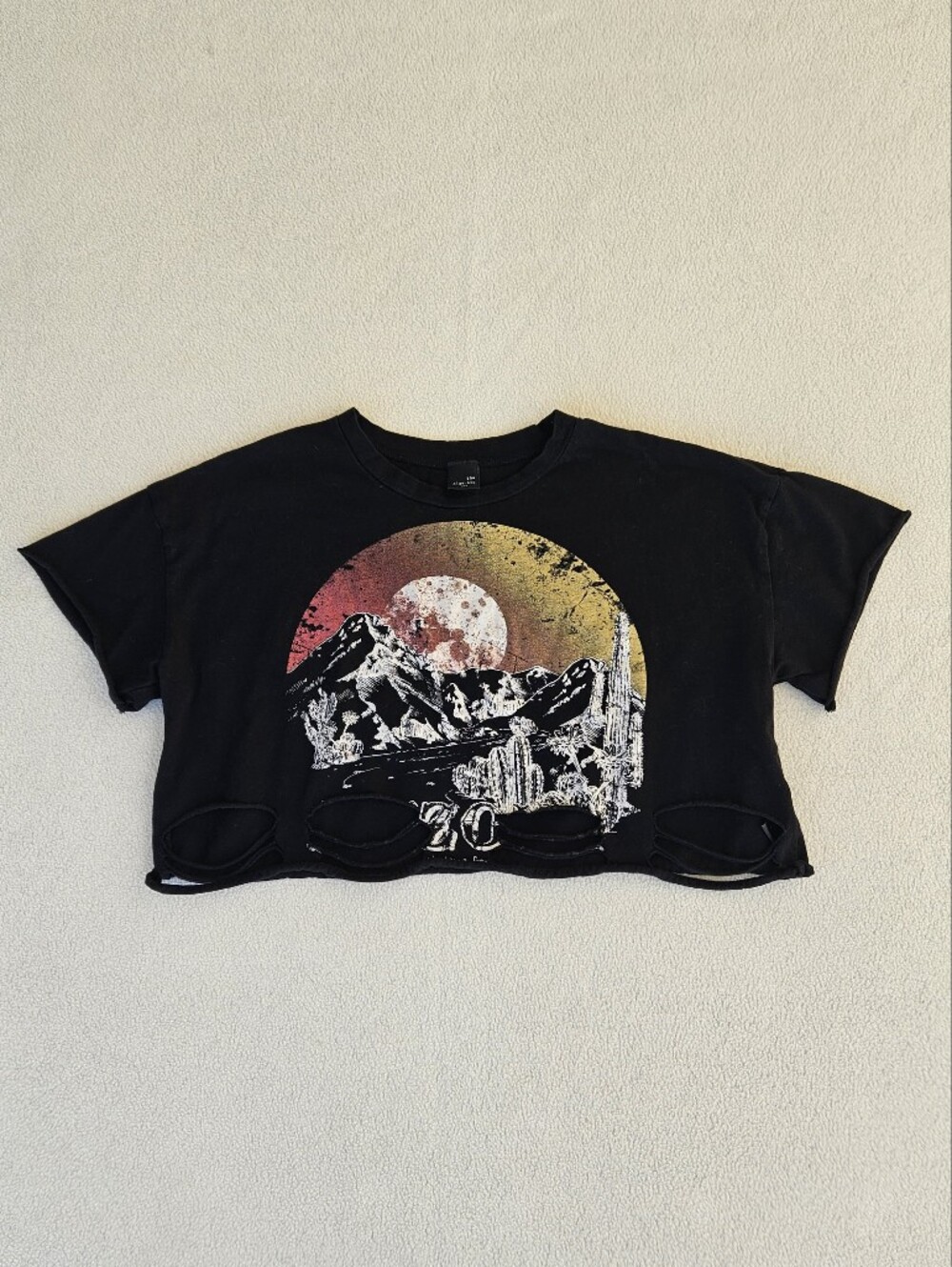 The Classic Black Graphic Cropped Tee with Sunset Circle Size S